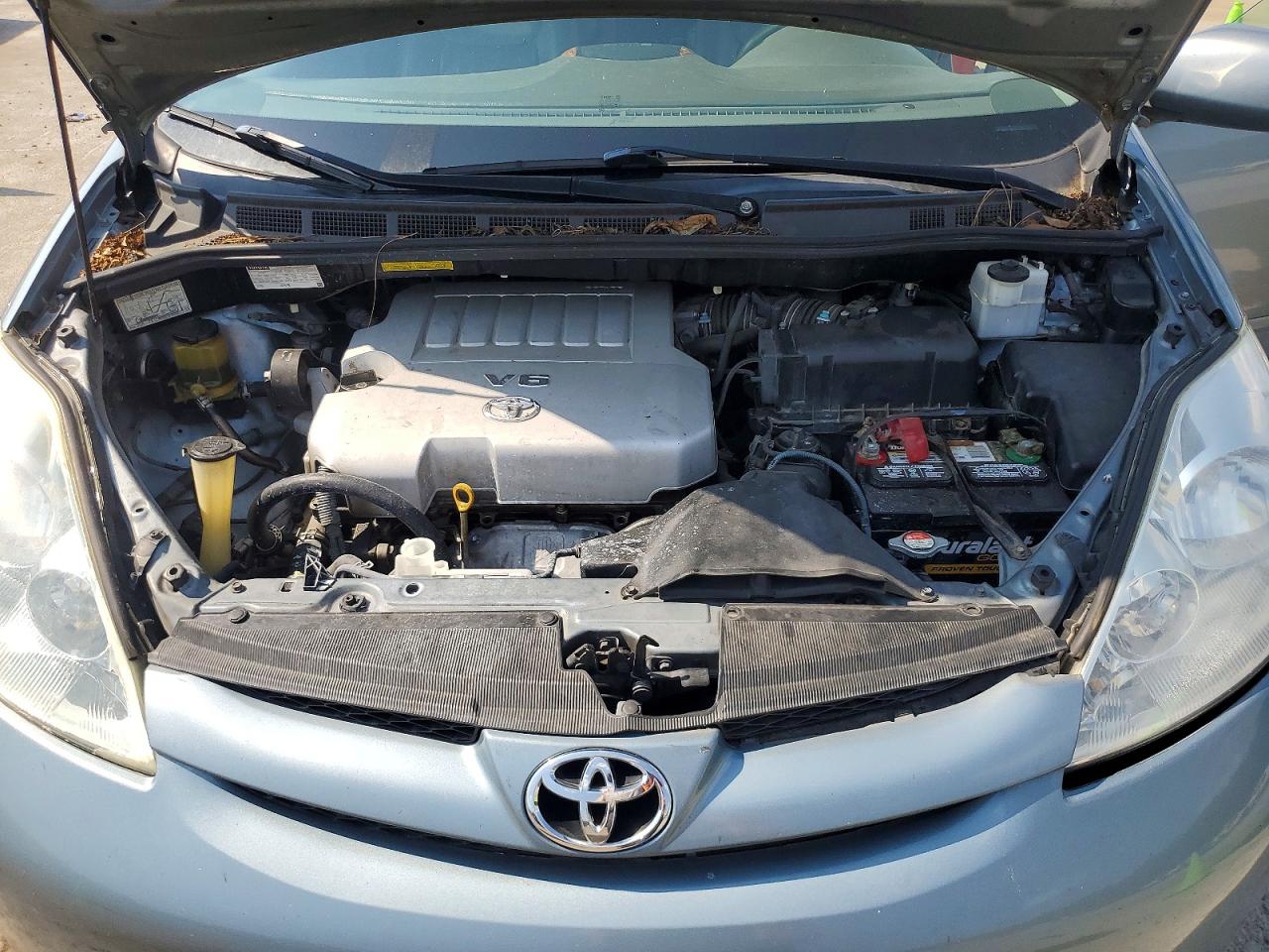2010 TOYOTA SIENNA