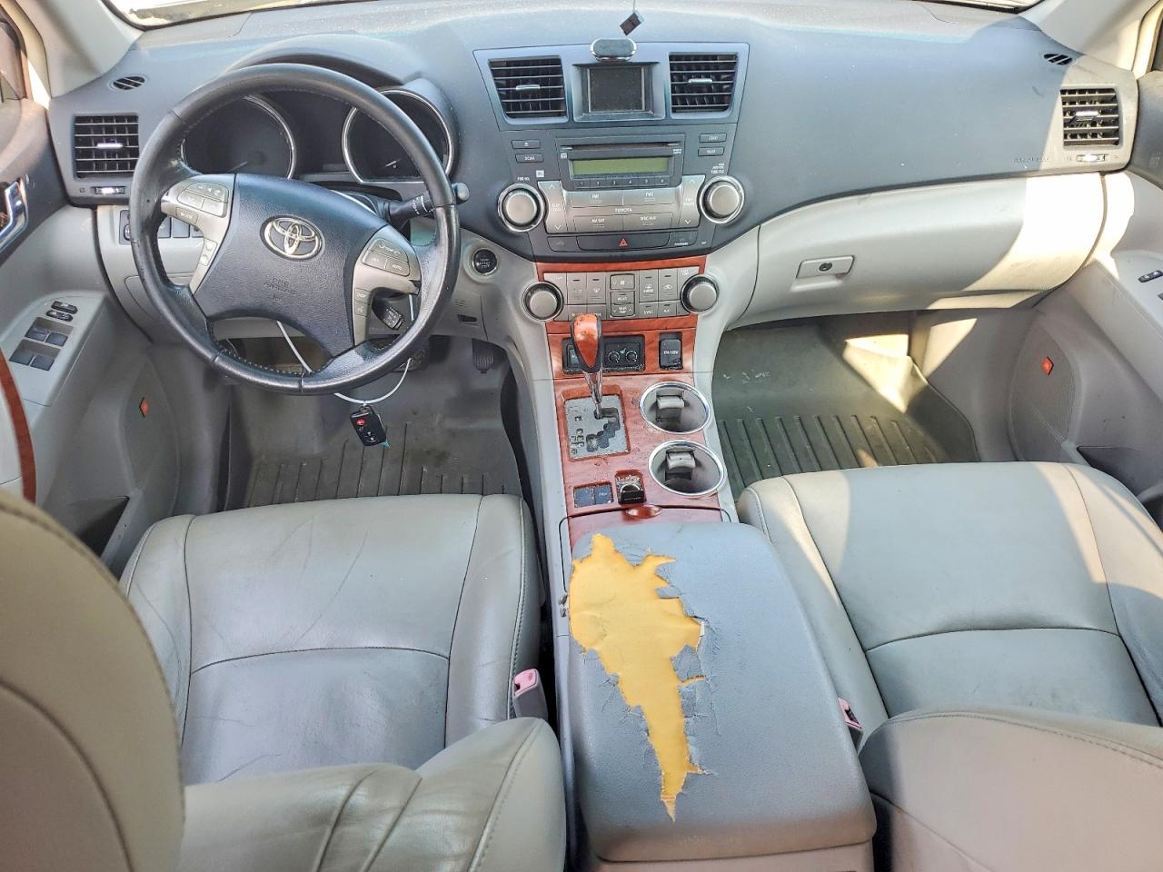 2010 TOYOTA HIGHLANDER