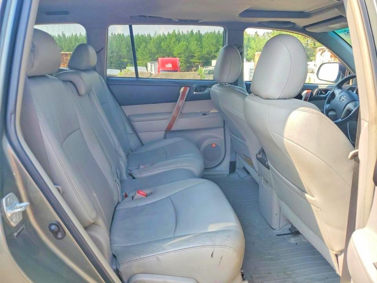 2010 TOYOTA HIGHLANDER