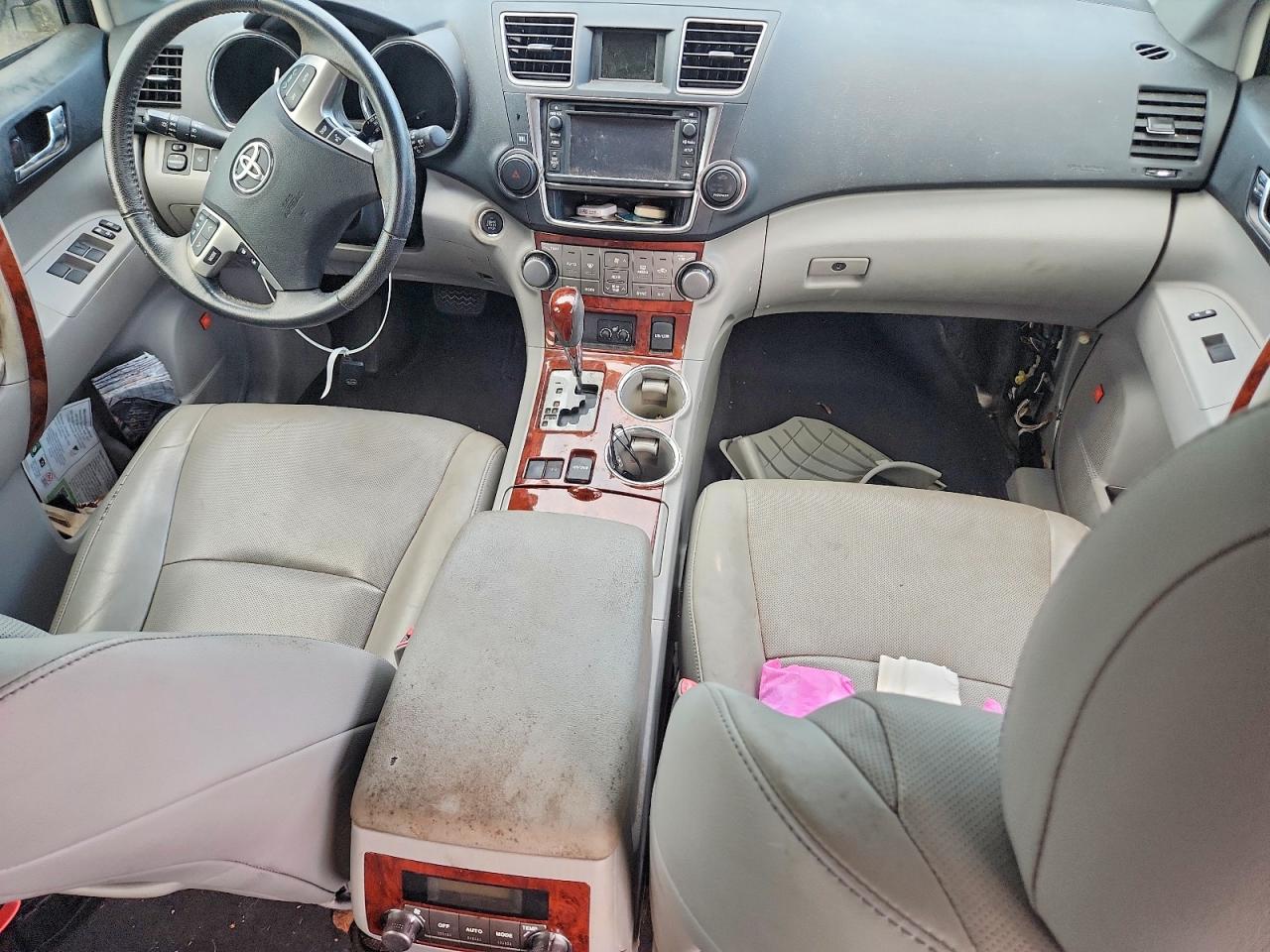 2013 TOYOTA HIGHLANDER