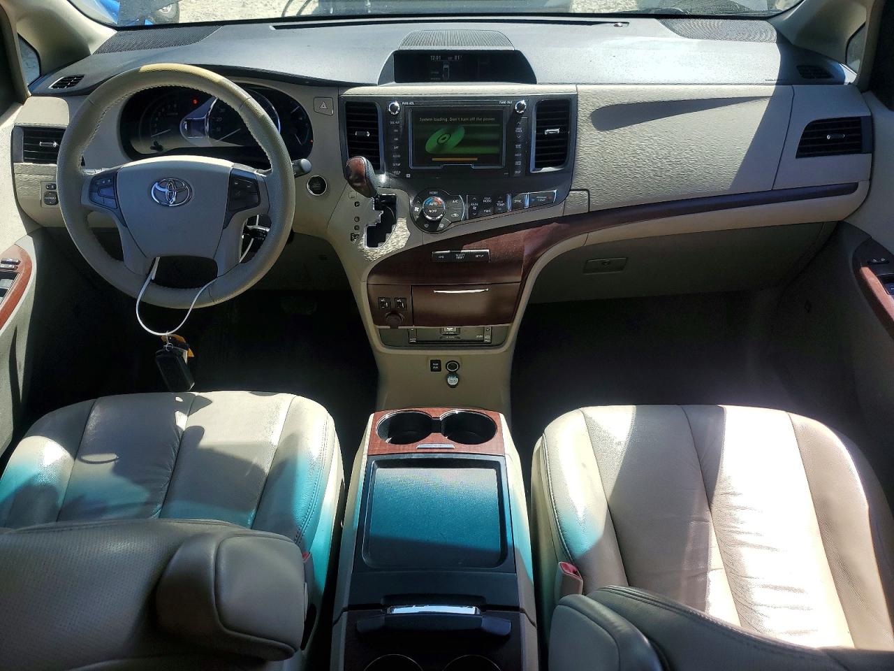2011 TOYOTA SIENNA