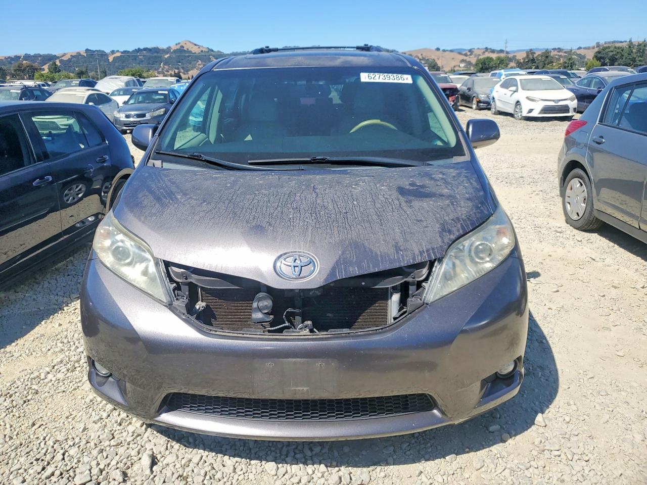 2011 TOYOTA SIENNA