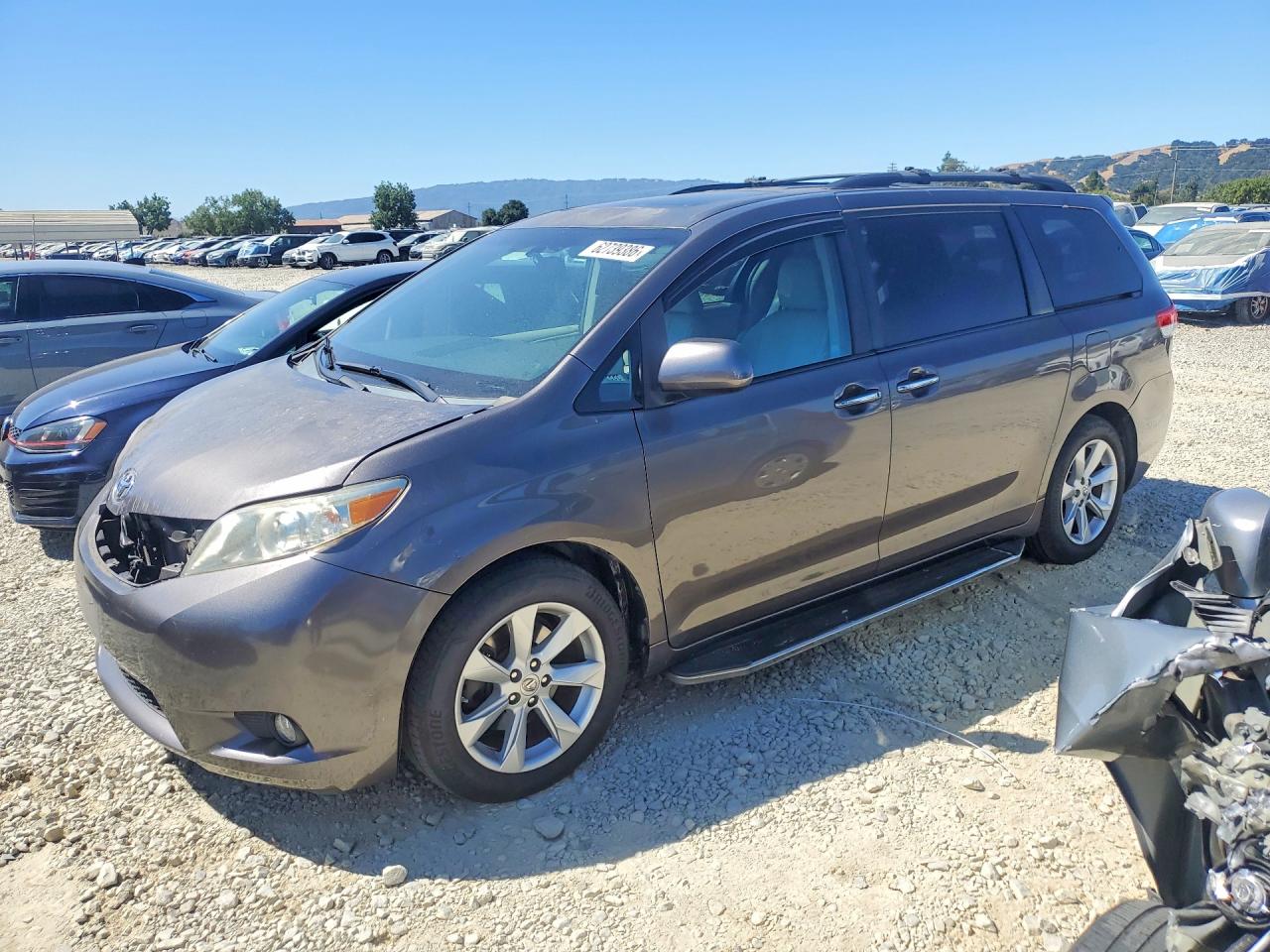 2011 TOYOTA SIENNA