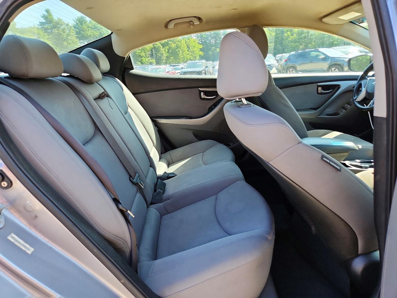 2012 HYUNDAI ELANTRA
