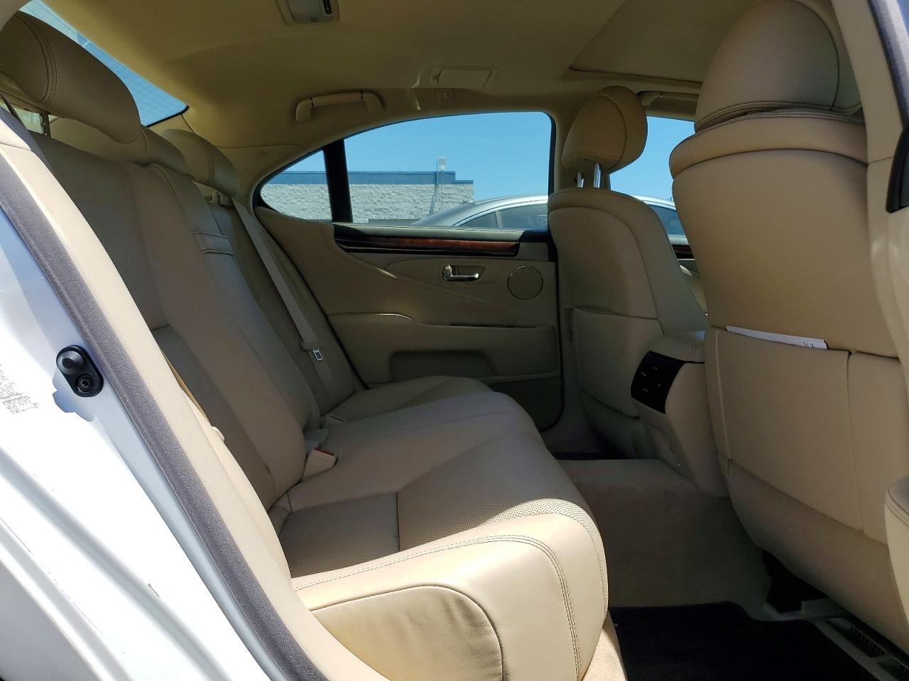 2016 LEXUS LS460
