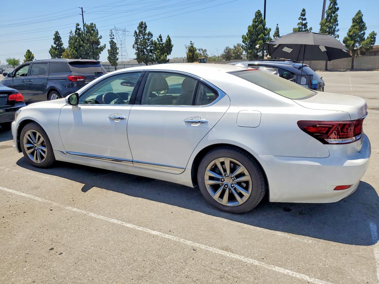 2016 LEXUS LS460