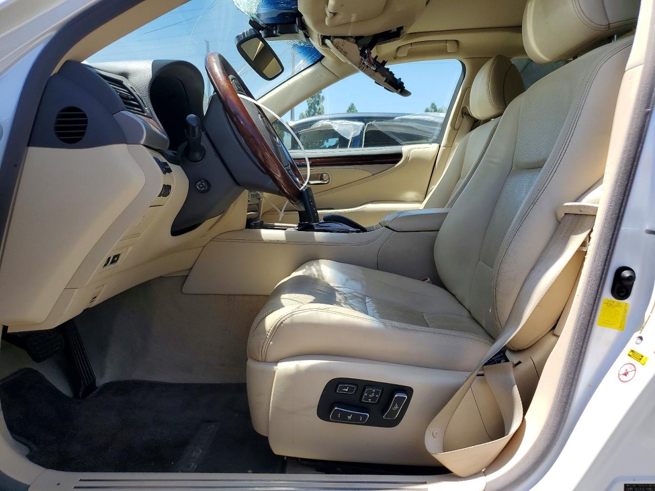 2016 LEXUS LS460