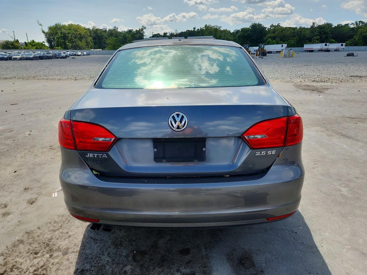 2011 VOLKSWAGEN JETTA