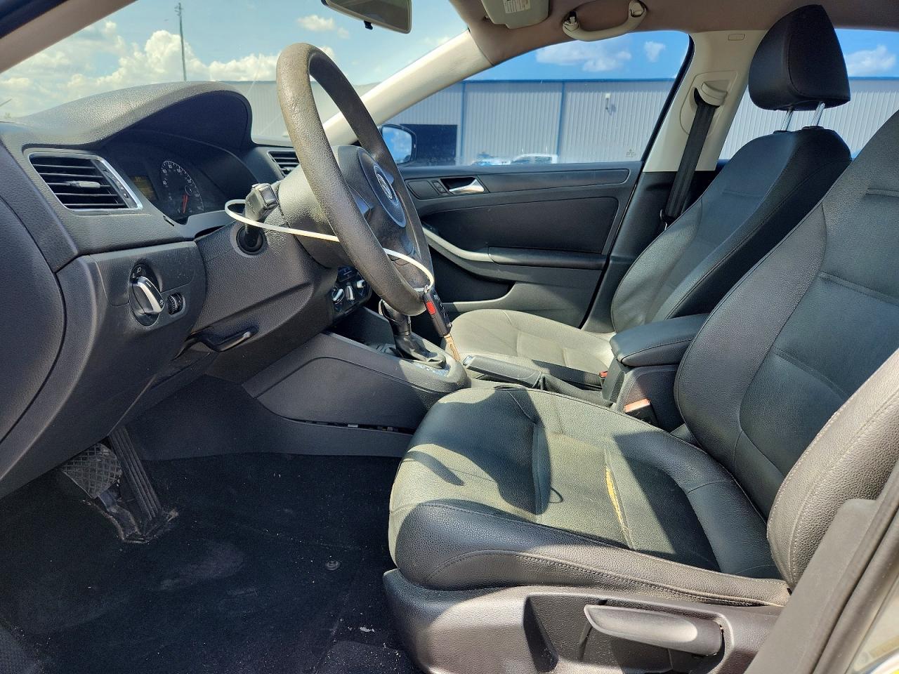 2011 VOLKSWAGEN JETTA