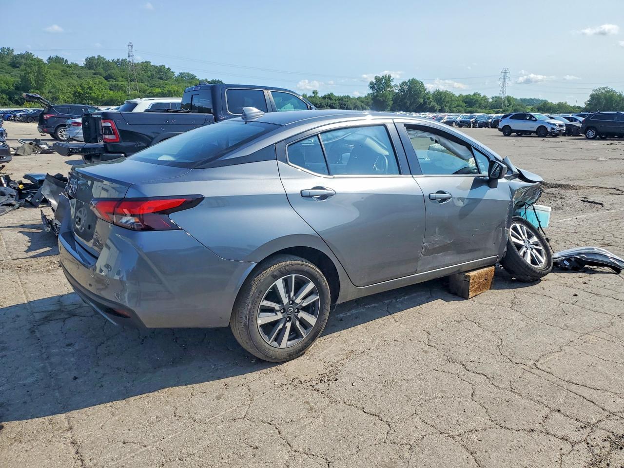 2025 NISSAN VERSA