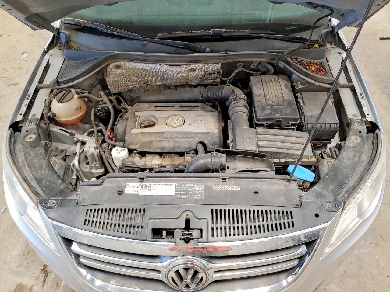 2011 VOLKSWAGEN TIGUAN