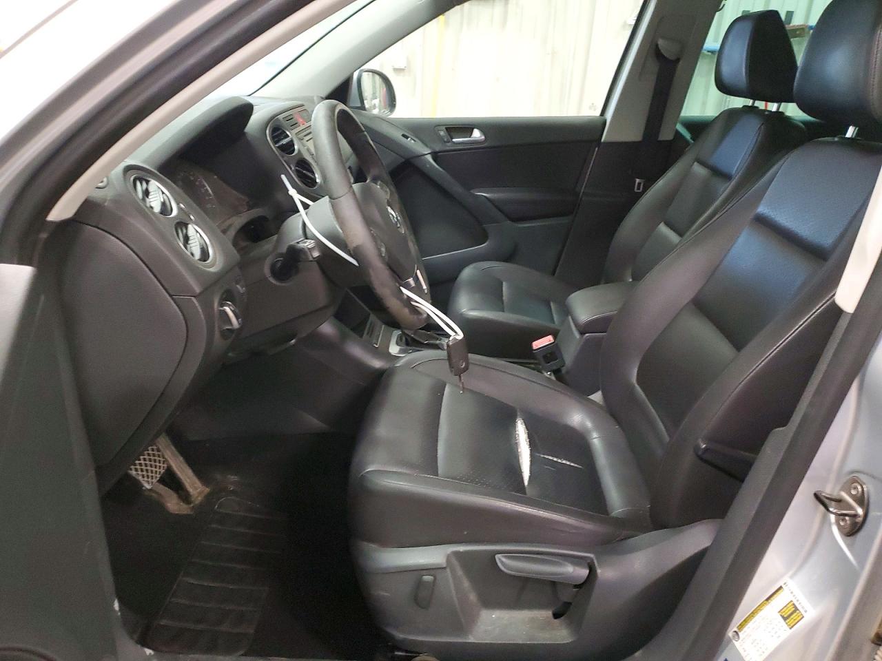 2011 VOLKSWAGEN TIGUAN