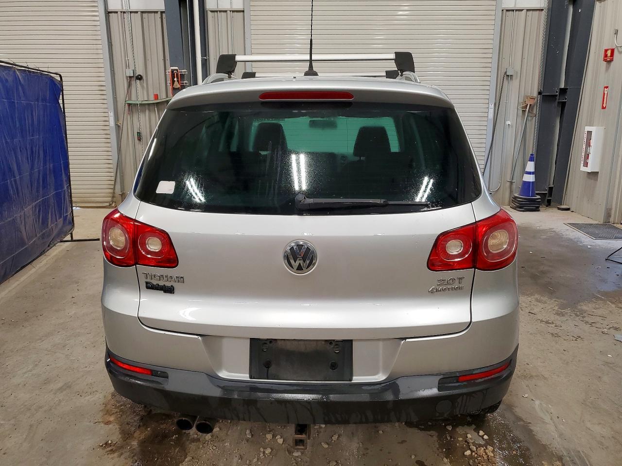 2011 VOLKSWAGEN TIGUAN