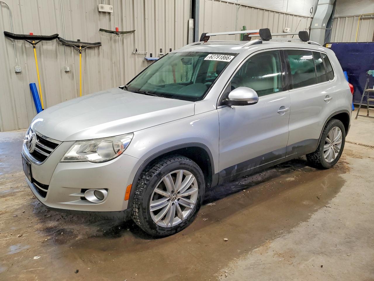 2011 VOLKSWAGEN TIGUAN