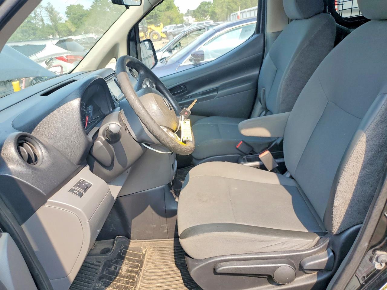 2017 NISSAN NV