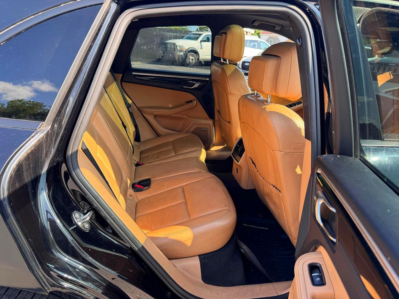 2017 PORSCHE MACAN