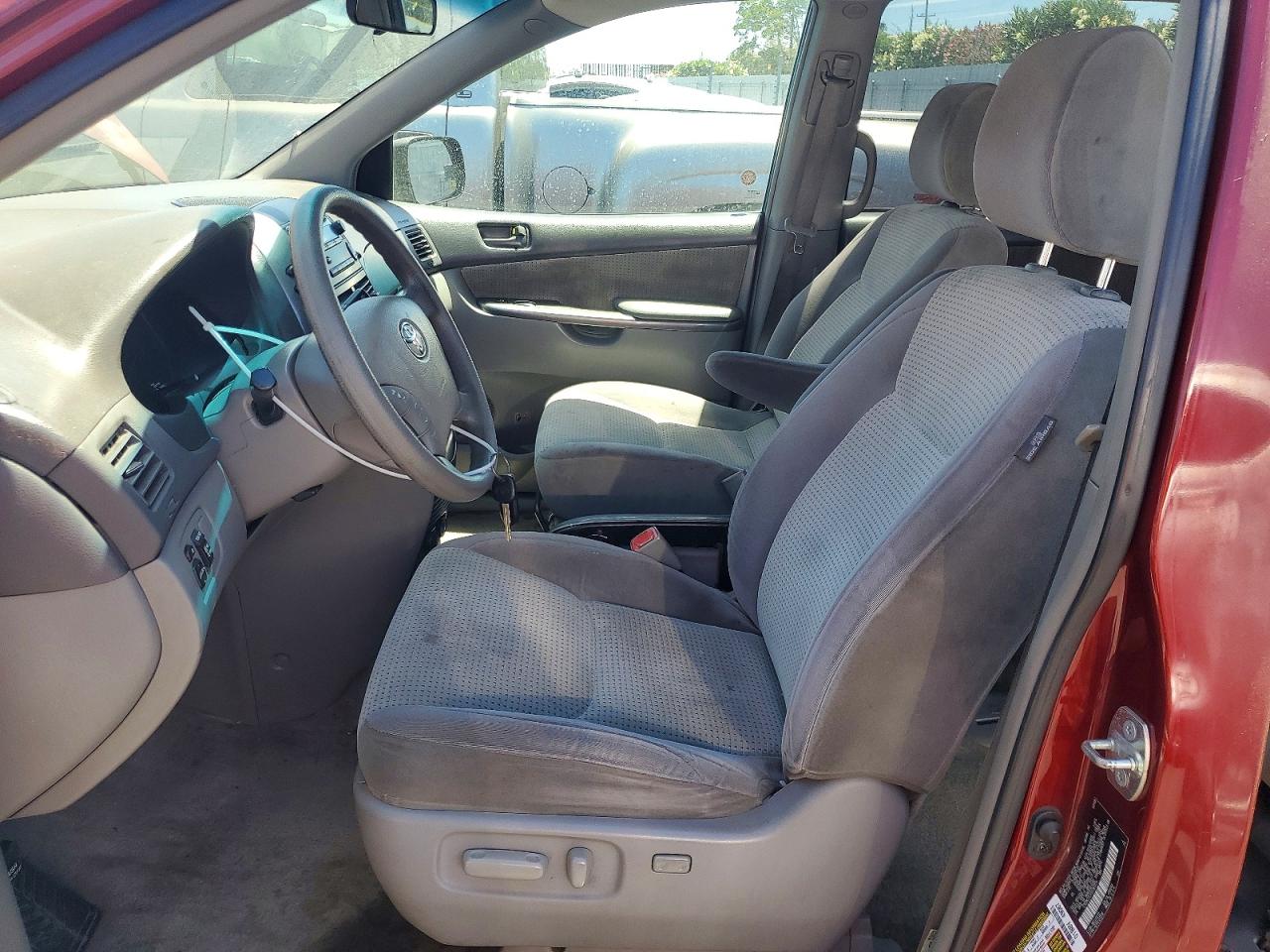2009 TOYOTA SIENNA