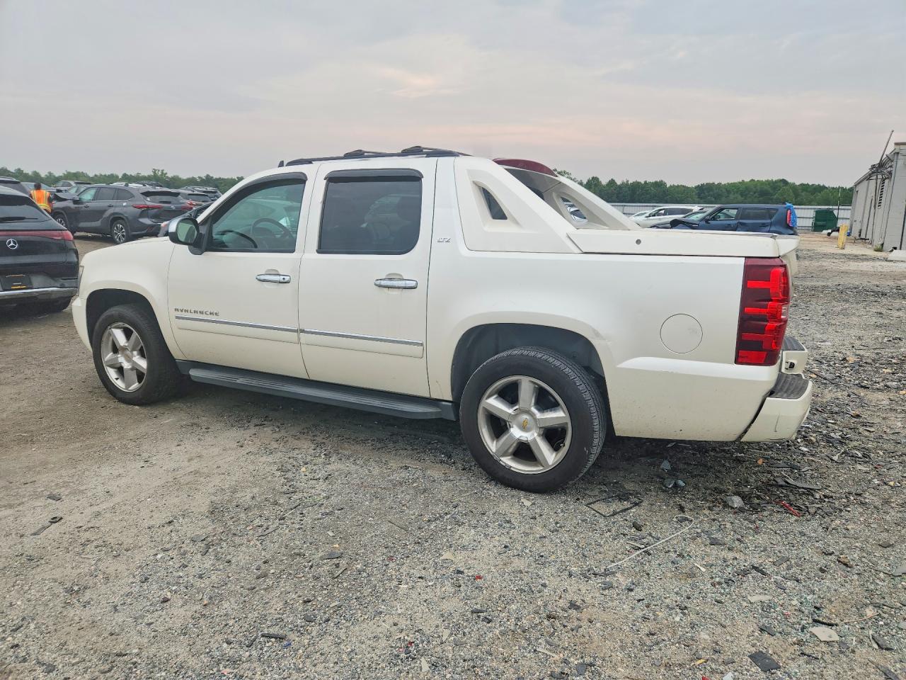 2011 CHEVROLET AVALANCHE