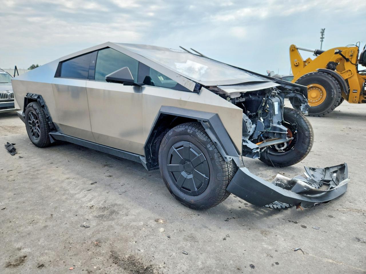 2025 TESLA CYBERTRUCK