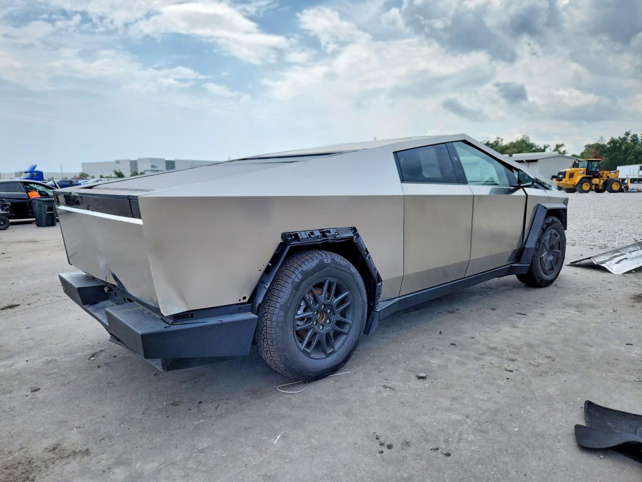 2025 TESLA CYBERTRUCK