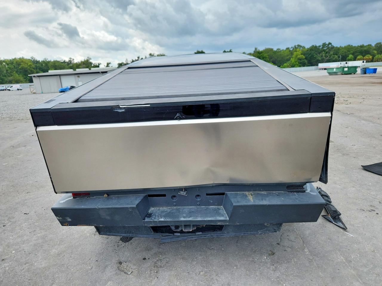 2025 TESLA CYBERTRUCK