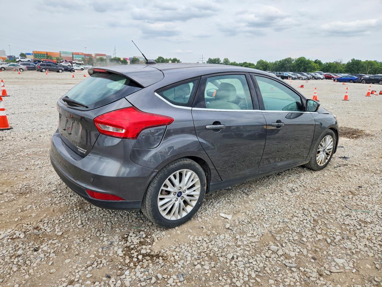 2016 FORD FOCUS