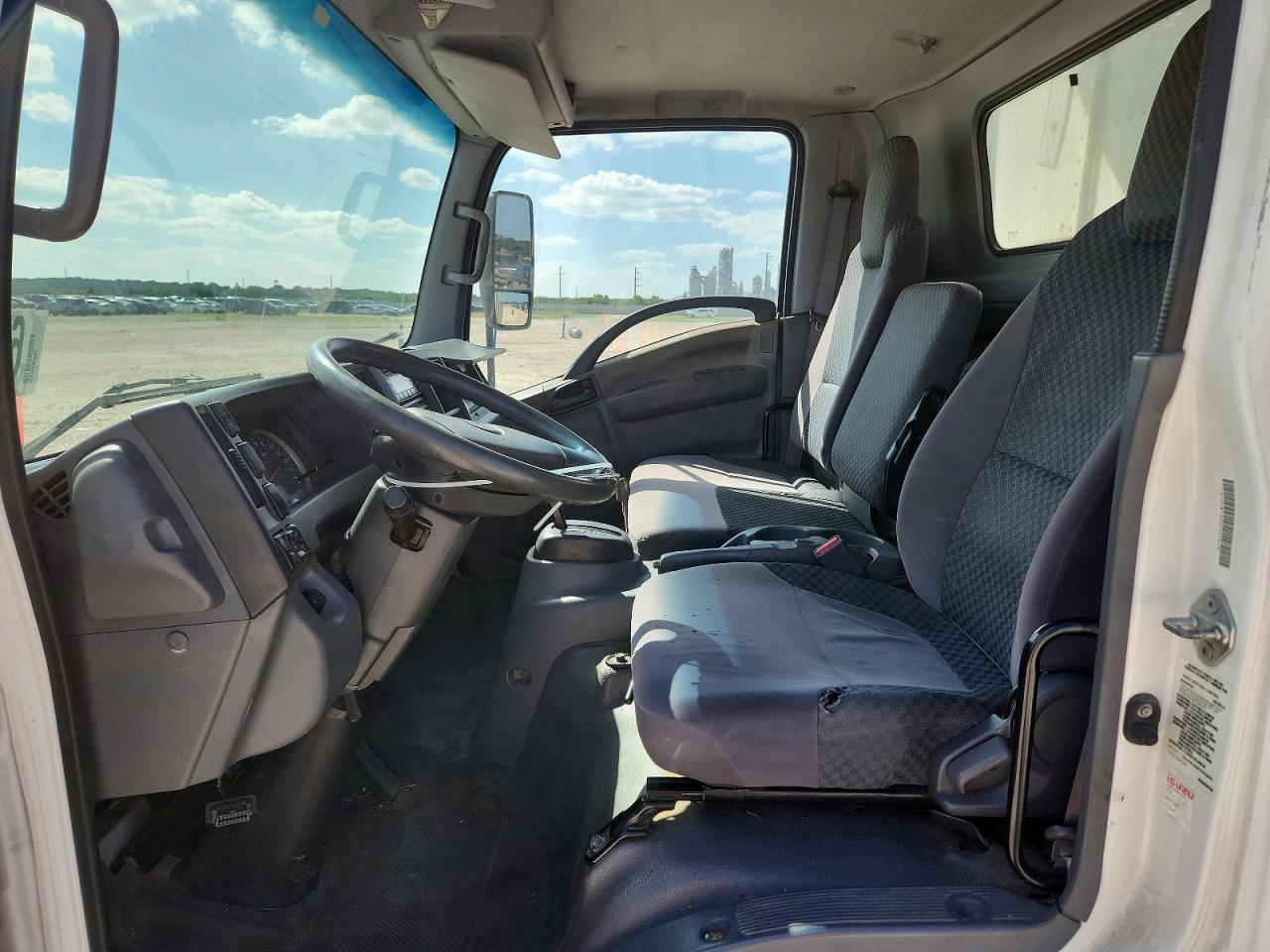 2013 ISUZU NPR