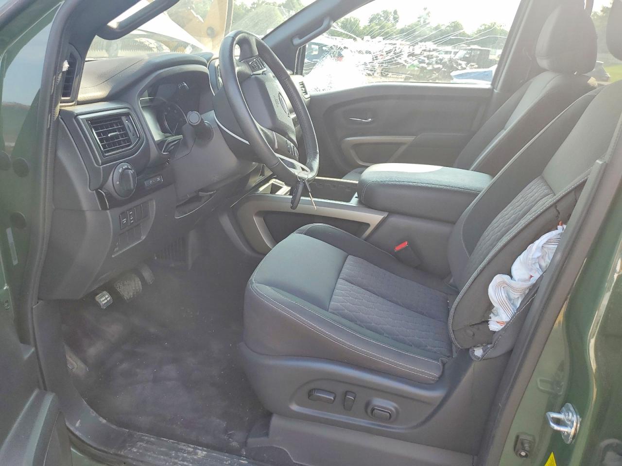 2024 NISSAN TITAN