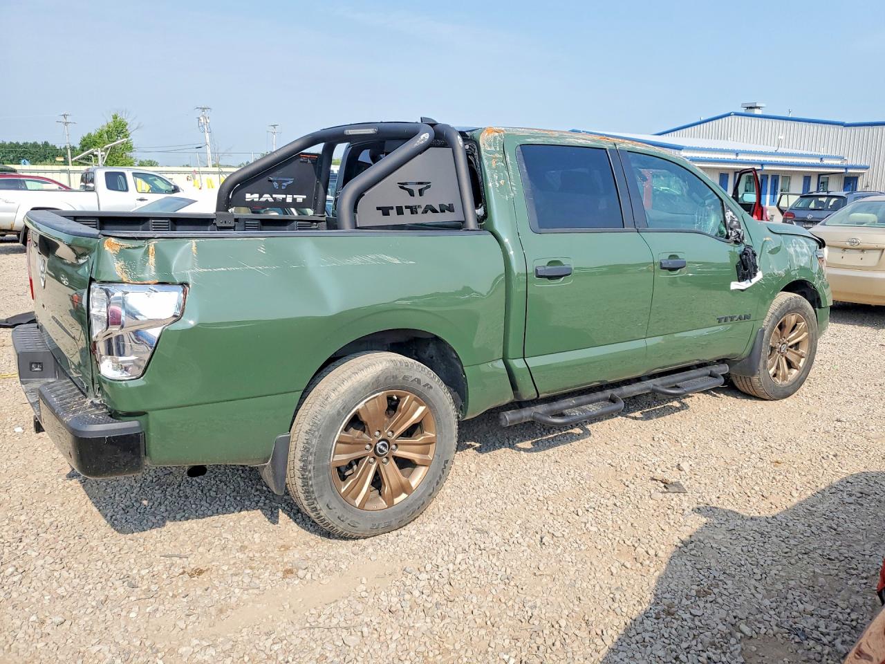 2024 NISSAN TITAN