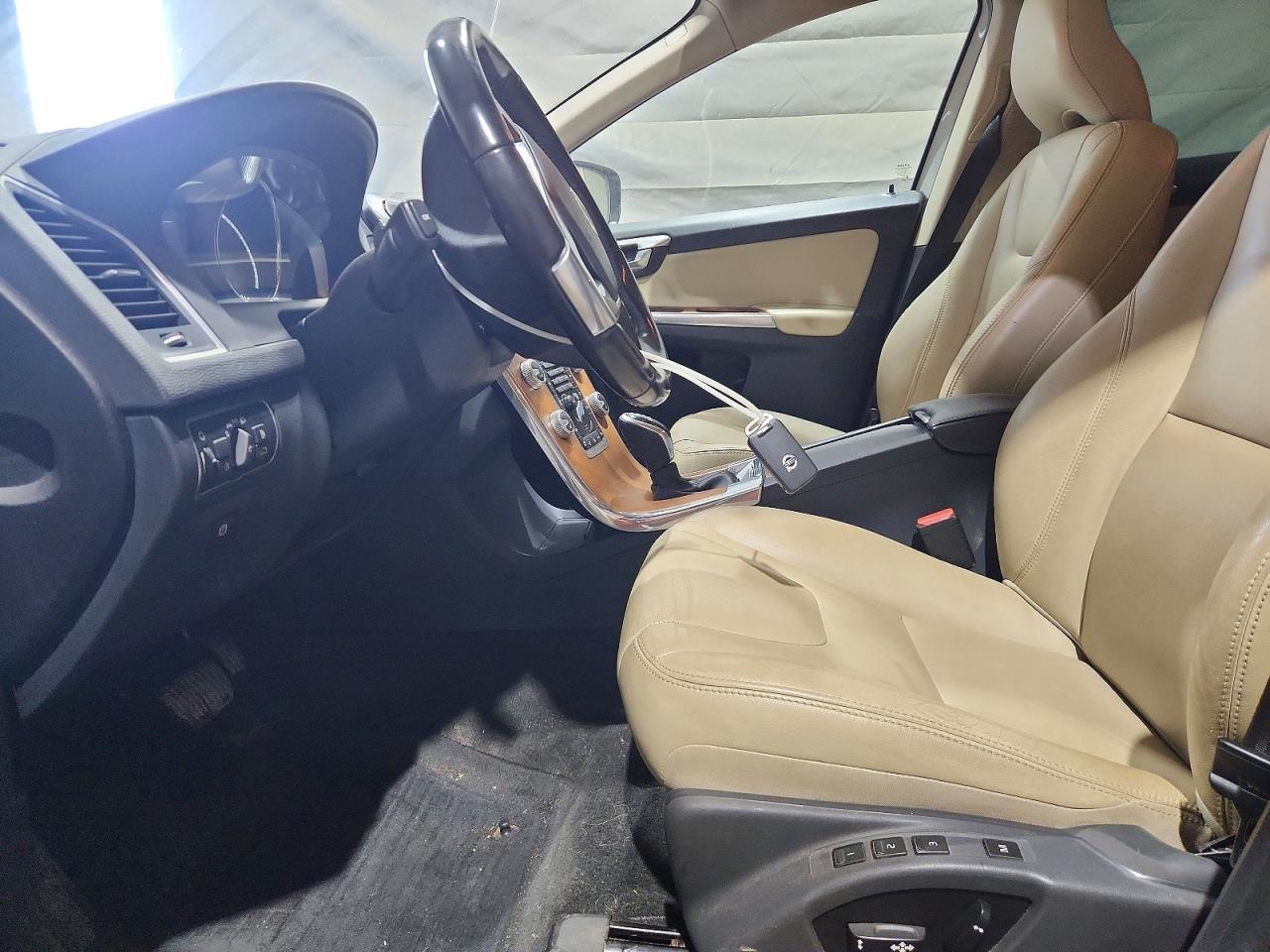 2017 VOLVO XC60
