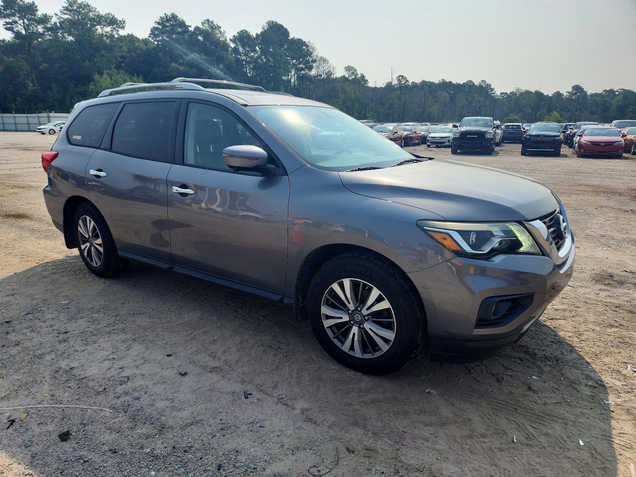 2017 NISSAN PATHFINDER