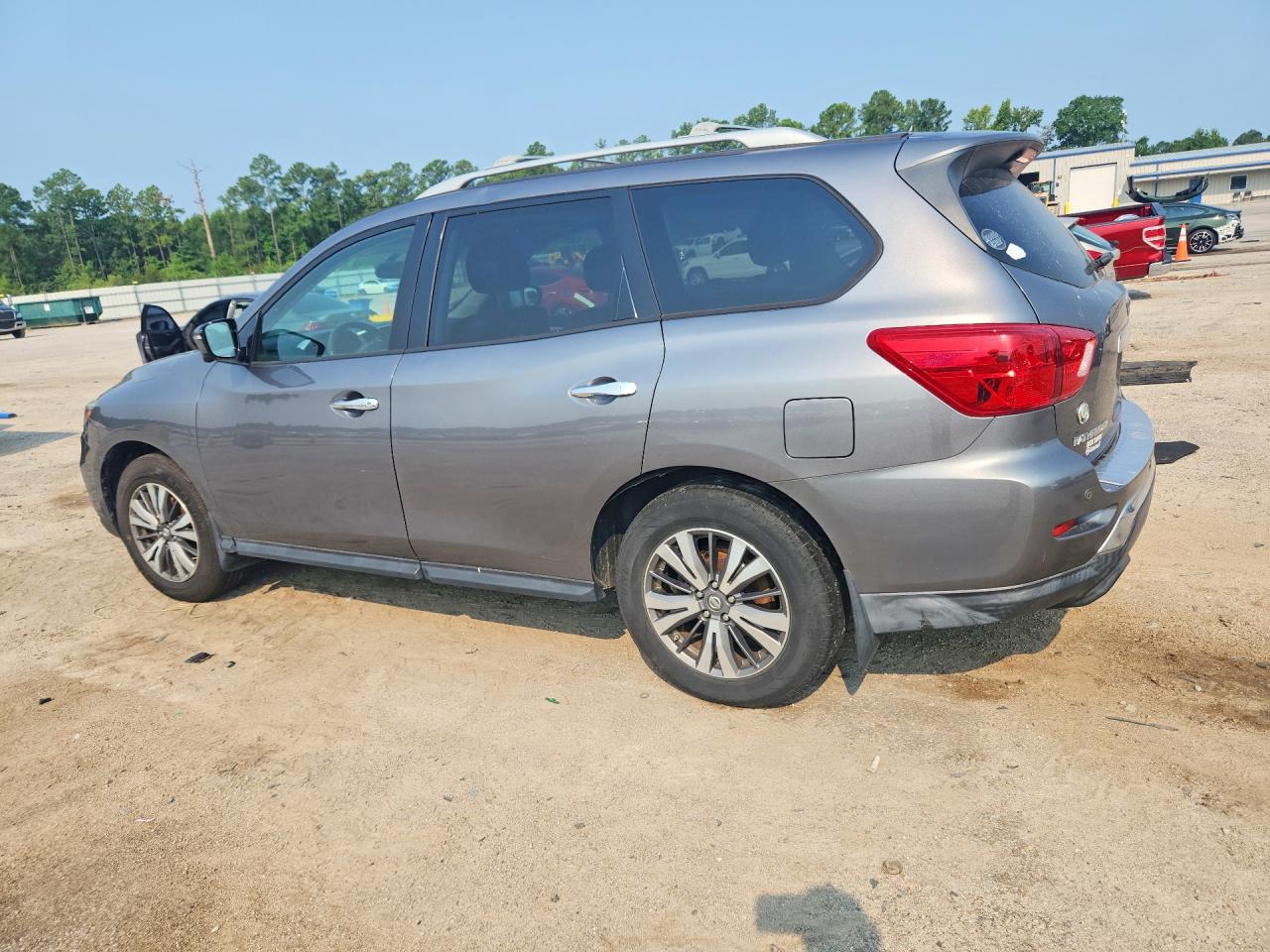 2017 NISSAN PATHFINDER