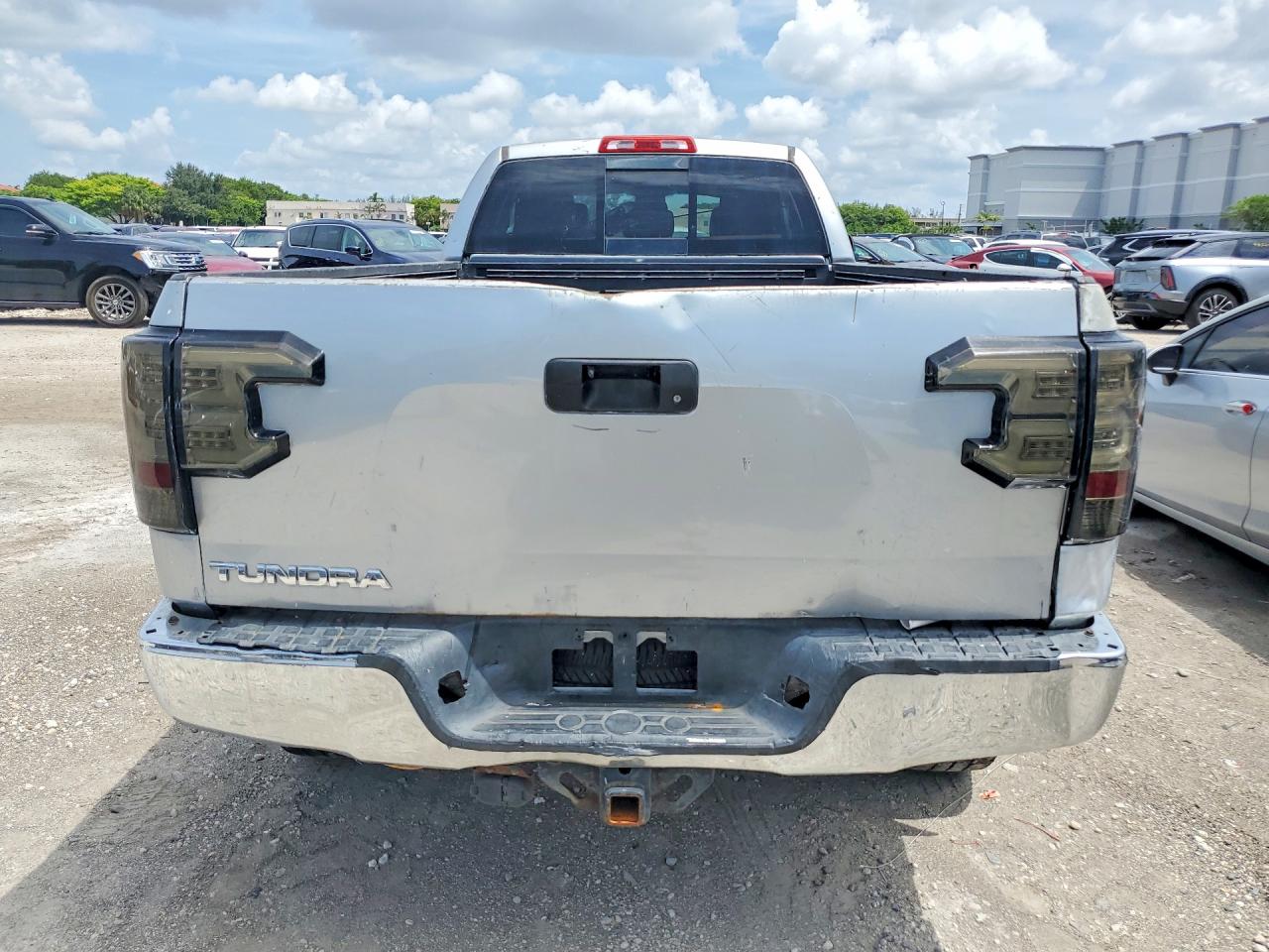 2010 TOYOTA TUNDRA