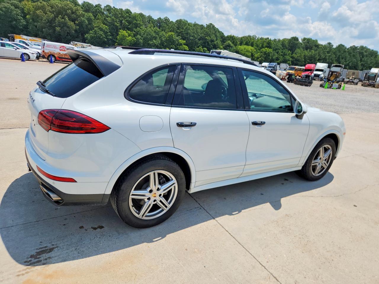 2018 PORSCHE CAYENNE