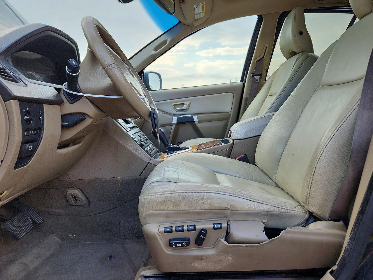 2011 VOLVO XC90