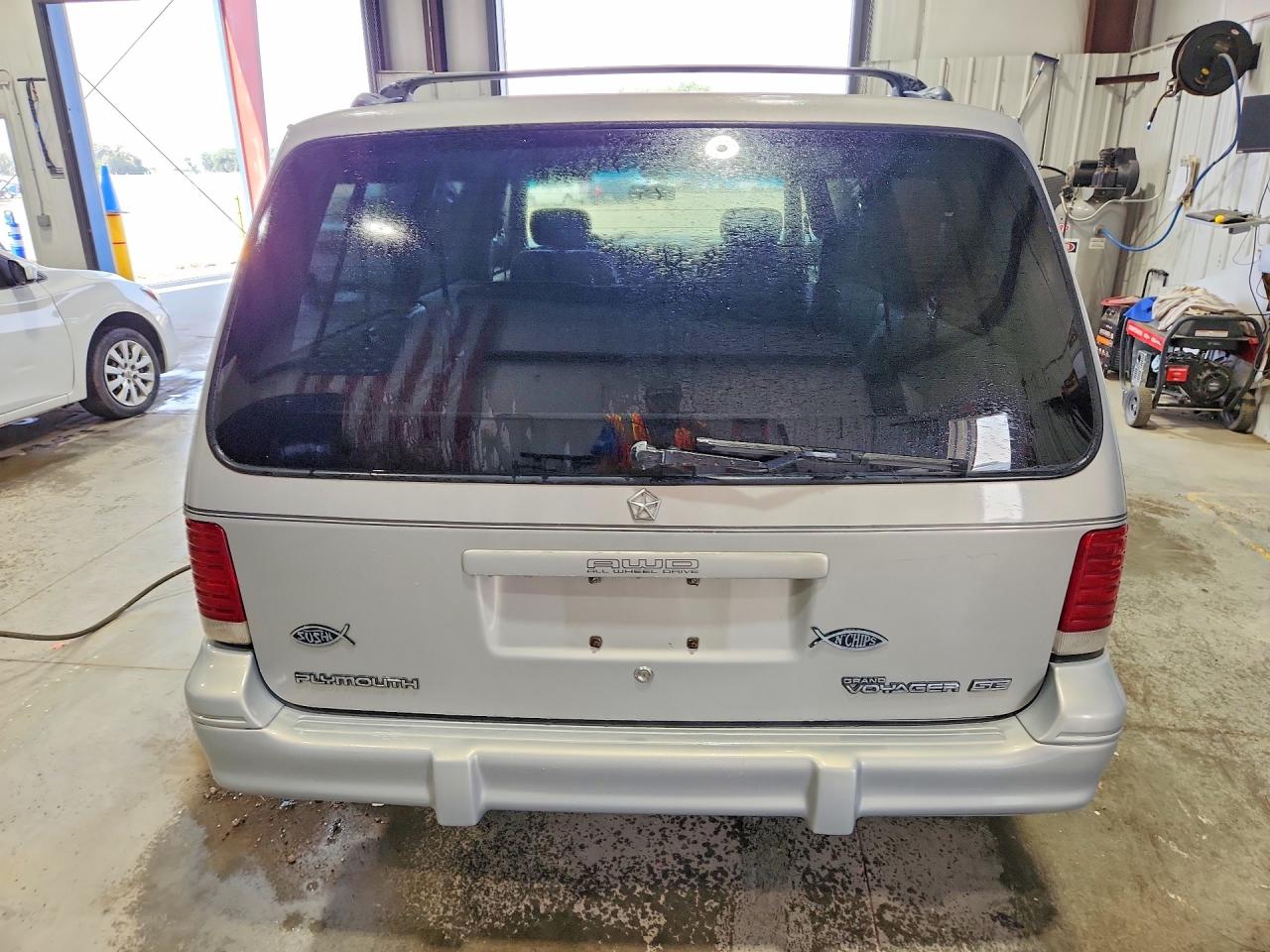 1995 PLYMOUTH MINIVAN