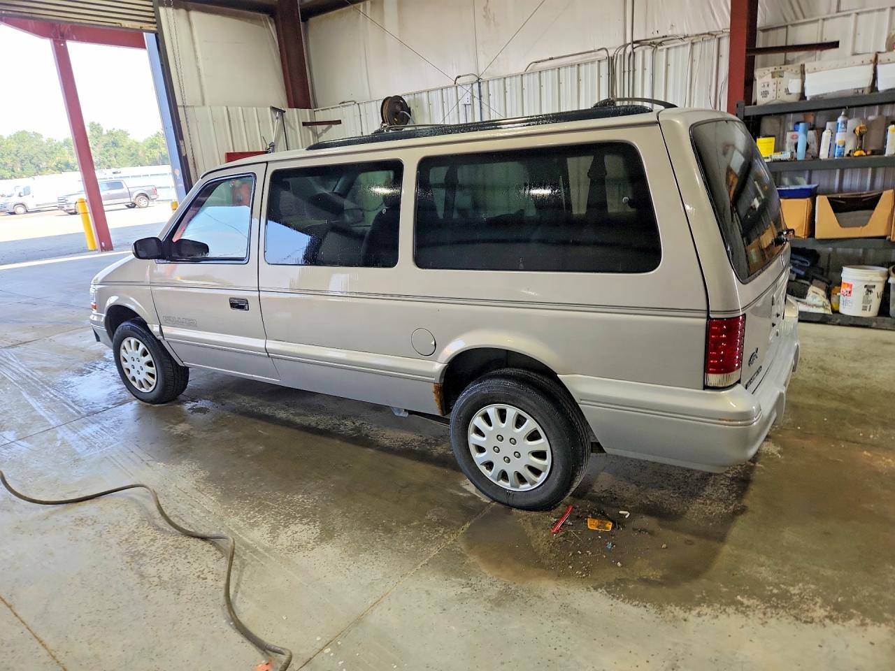 1995 PLYMOUTH MINIVAN
