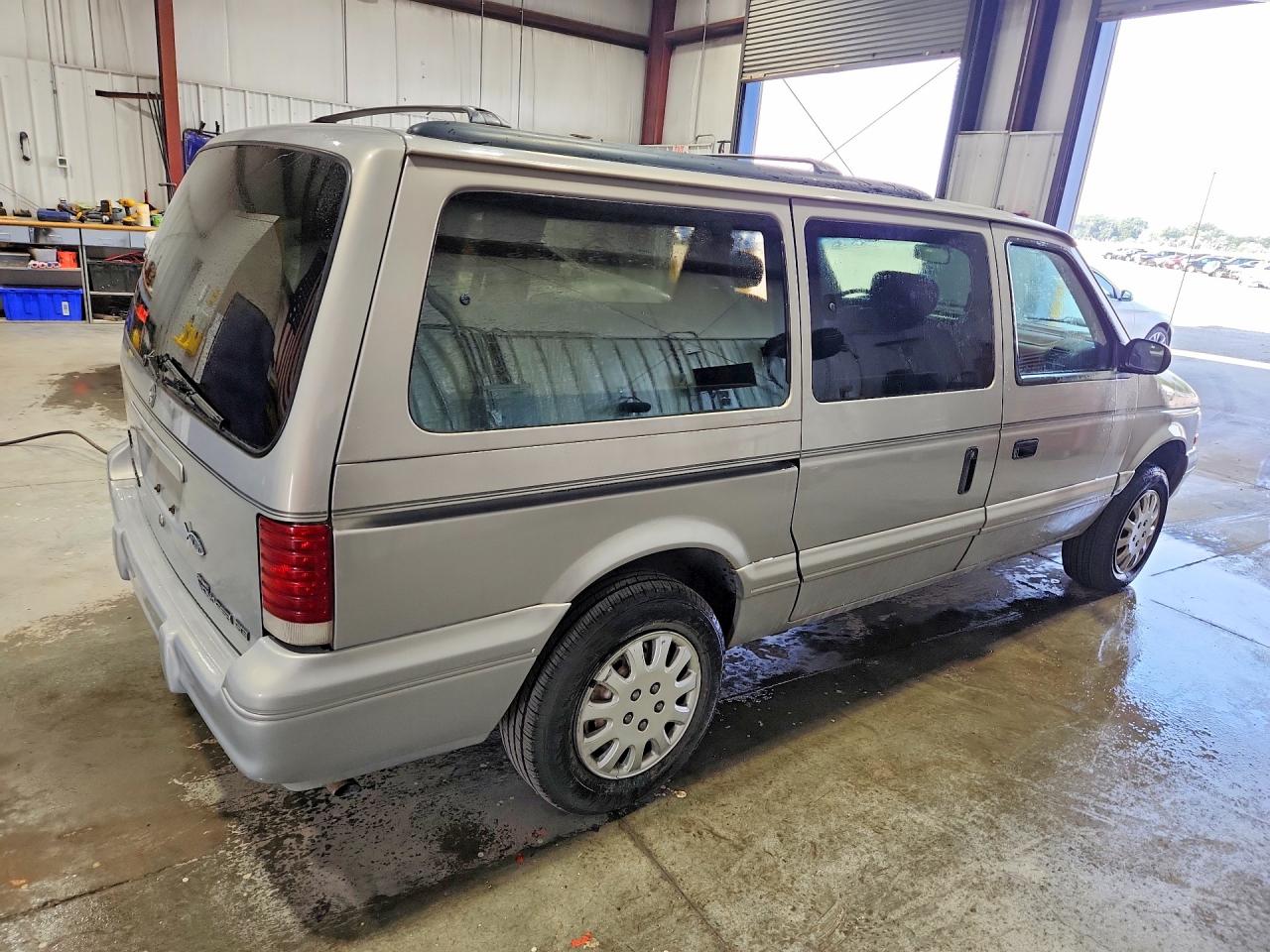 1995 PLYMOUTH MINIVAN