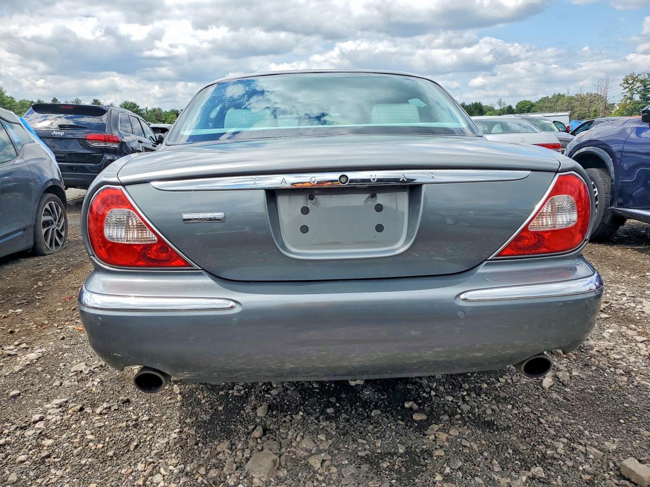 2005 JAGUAR XJ8