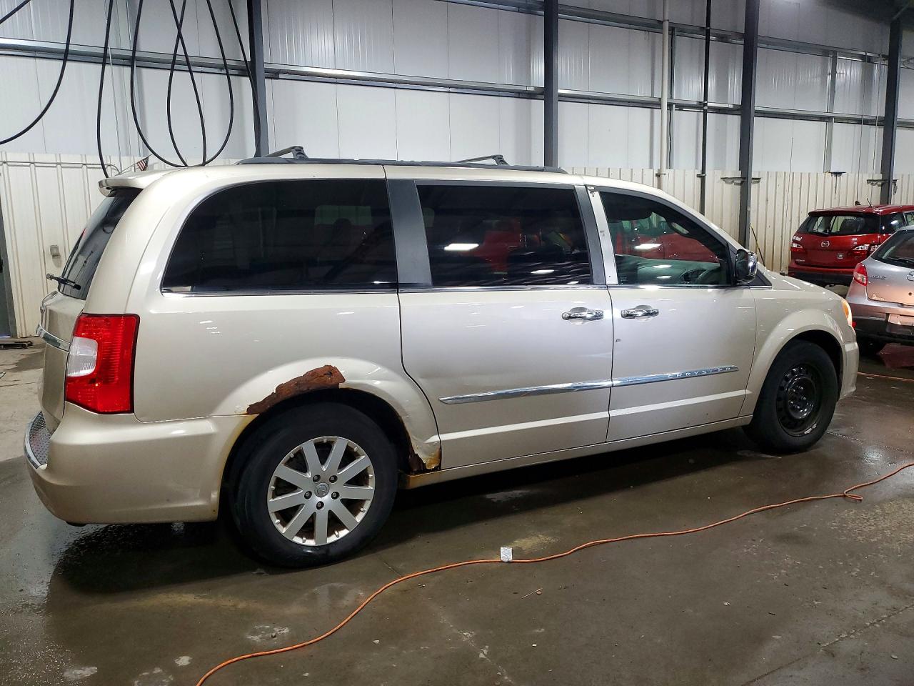 2012 CHRYSLER MINIVAN