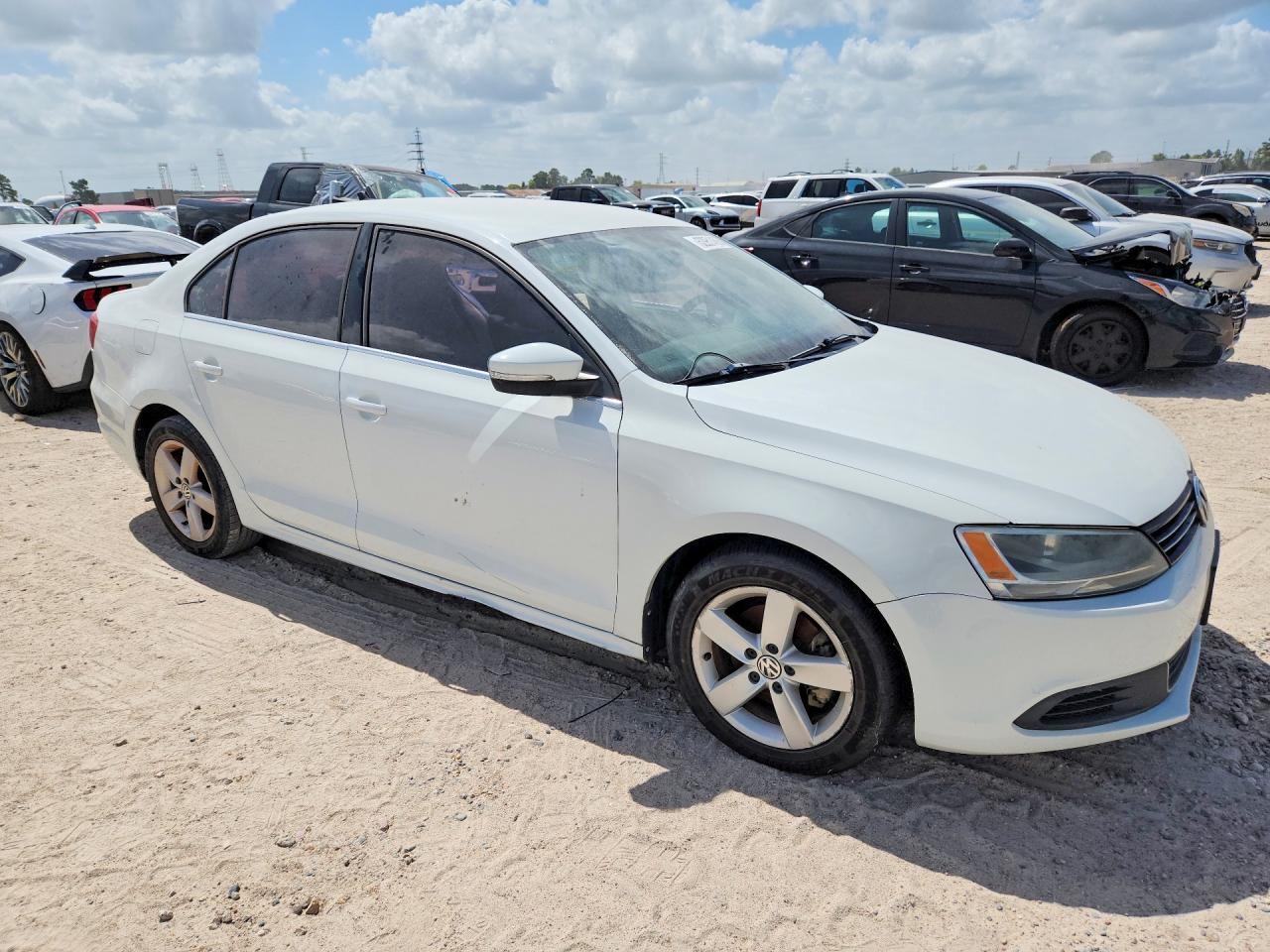 2014 VOLKSWAGEN JETTA