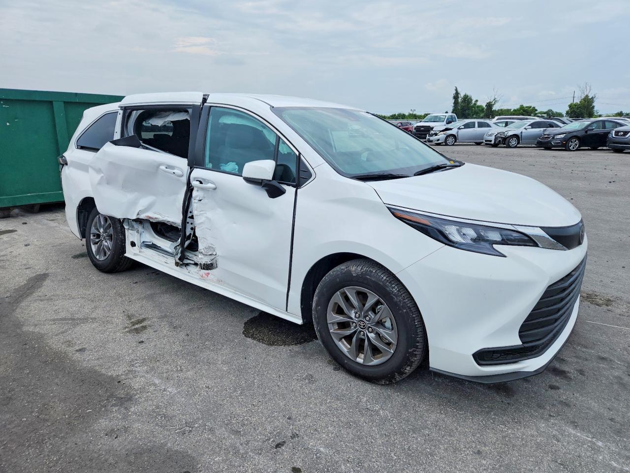 2026 TOYOTA SIENNA