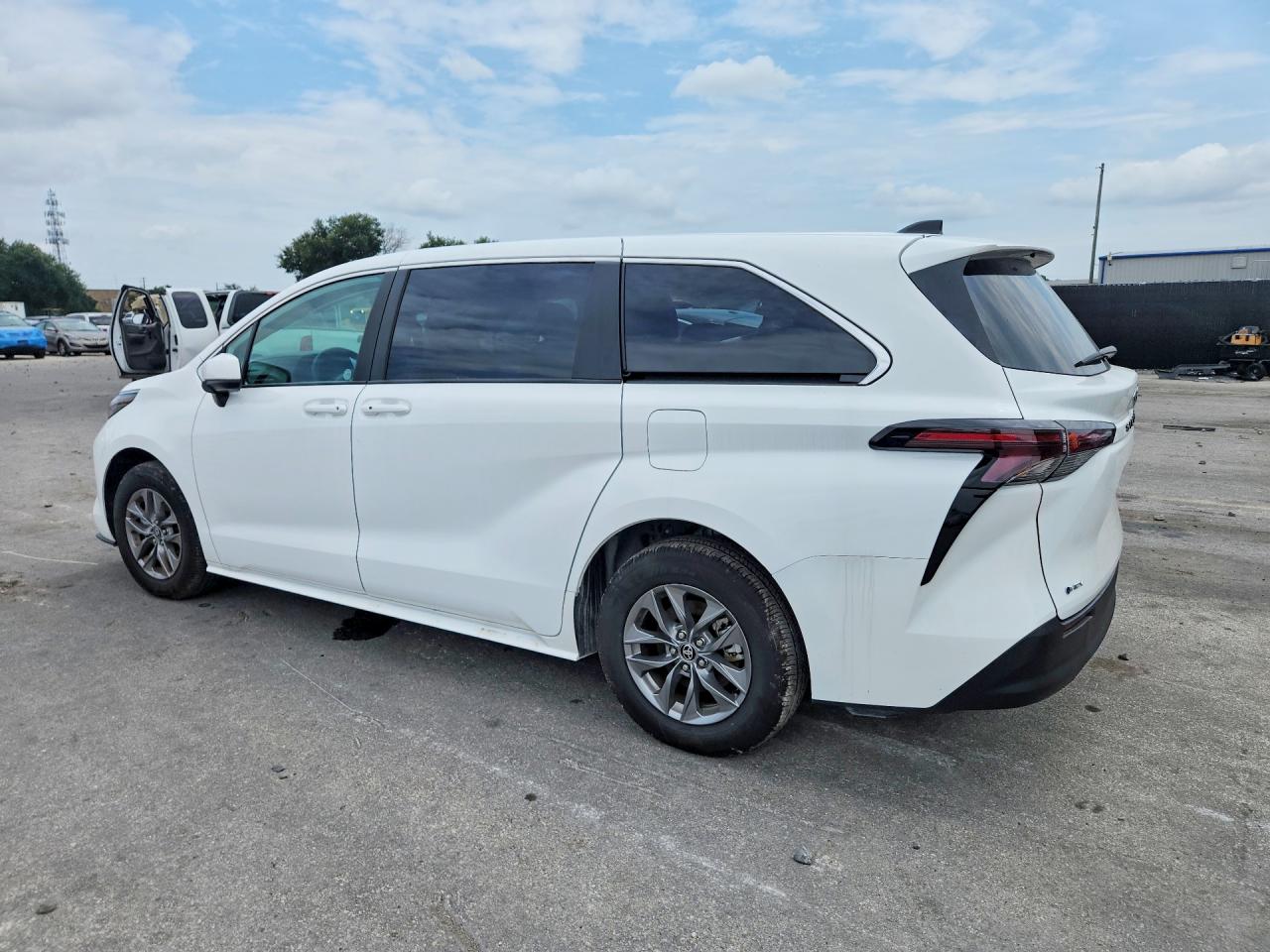 2026 TOYOTA SIENNA