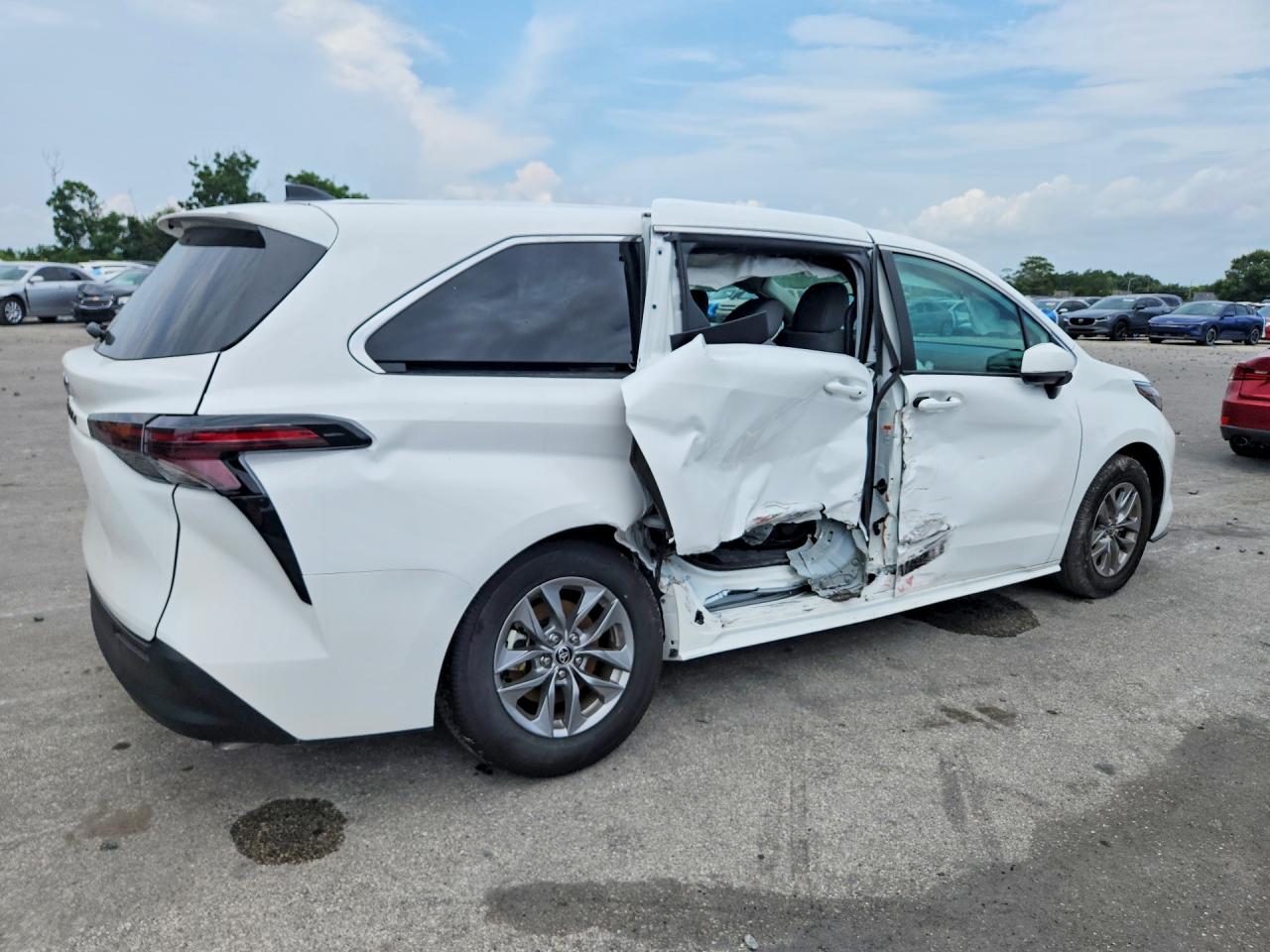 2026 TOYOTA SIENNA