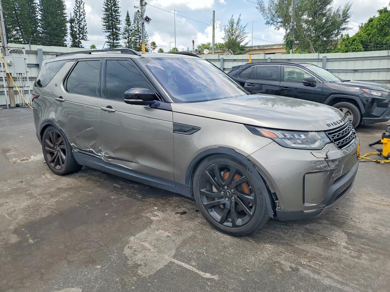 2018 LAND ROVER DISCOVERY