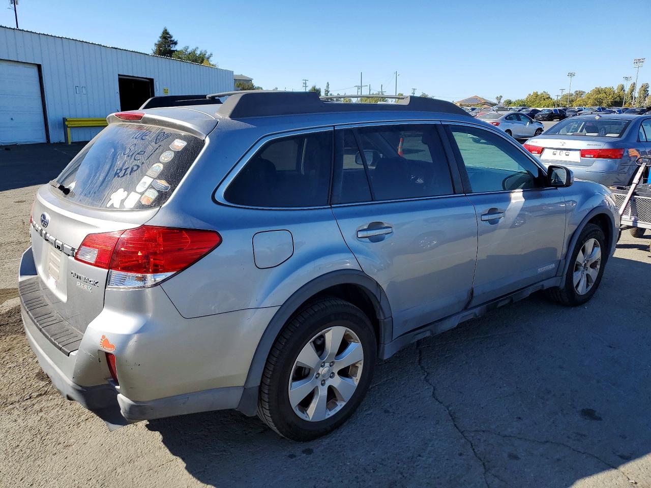 2010 SUBARU OUTBACK
