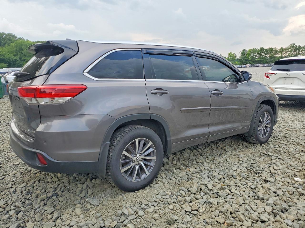 2017 TOYOTA HIGHLANDER