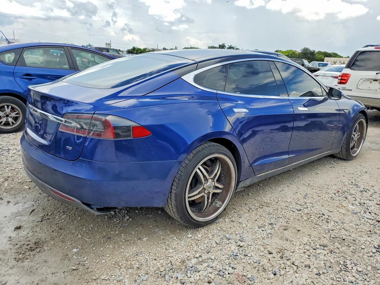 2016 TESLA MODEL S