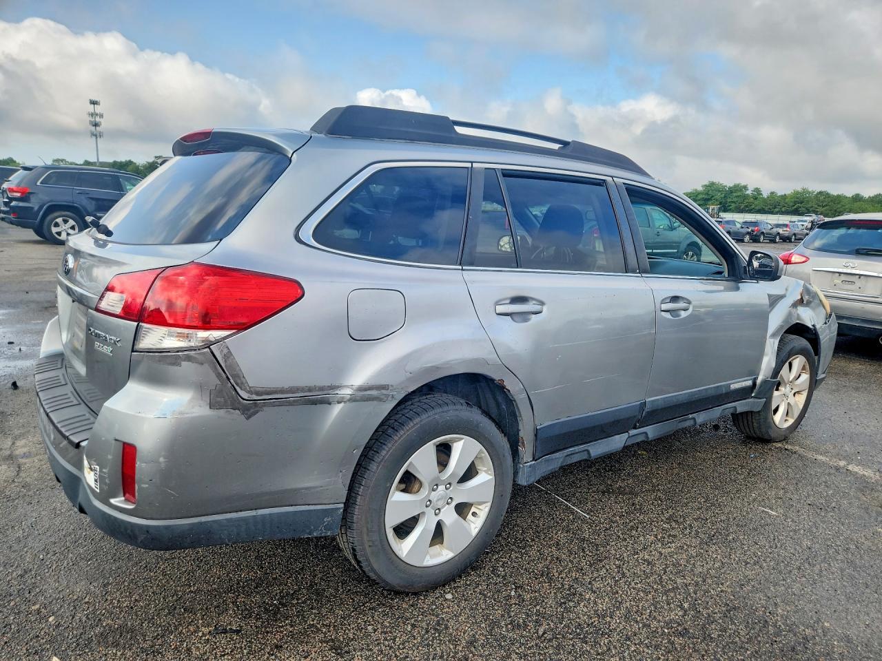 2011 SUBARU OUTBACK