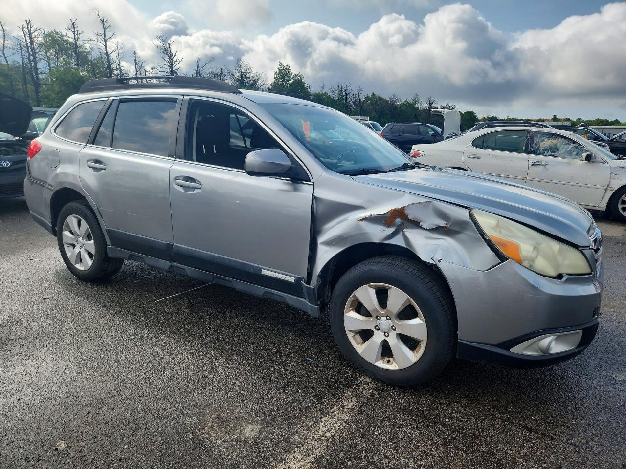 2011 SUBARU OUTBACK
